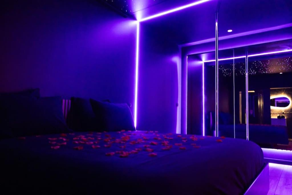 Loveroom O Diable Des Plaisirs Avec Jacuzzi Tourcoing Exterior foto